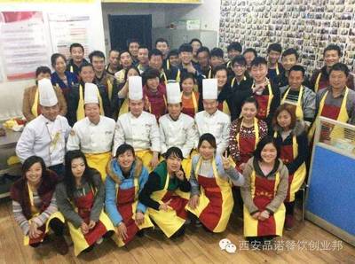 品诺餐饮小吃培训学员日常学习现场 理论与实践结合，赋能酒店管理与信息咨询服务